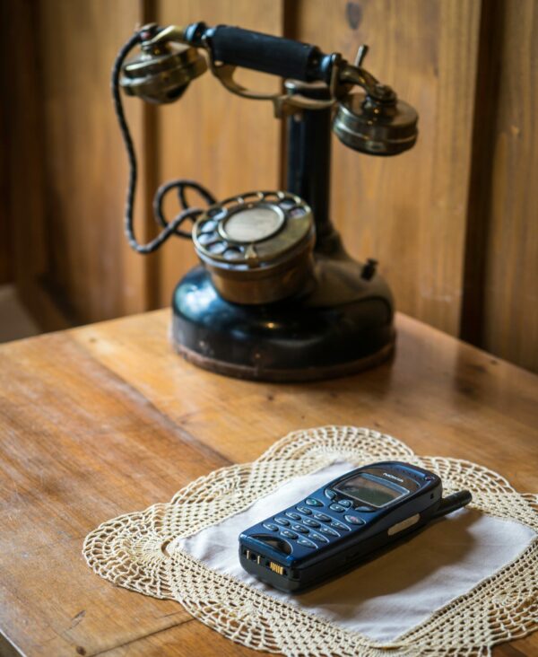 Old handy and telephone